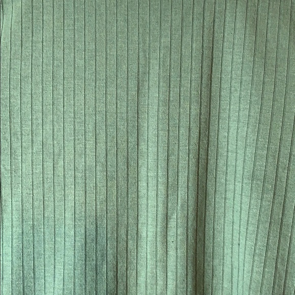 GREEN ‘NO BOUNDARIES’ RIBBED CROP TOP!!! - Picture 3 of 6